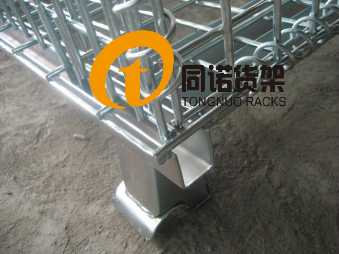 Wire mesh container